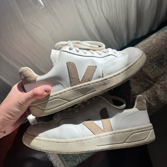 Veja Almond V-12 leather sneaker - Picture 2 of 9